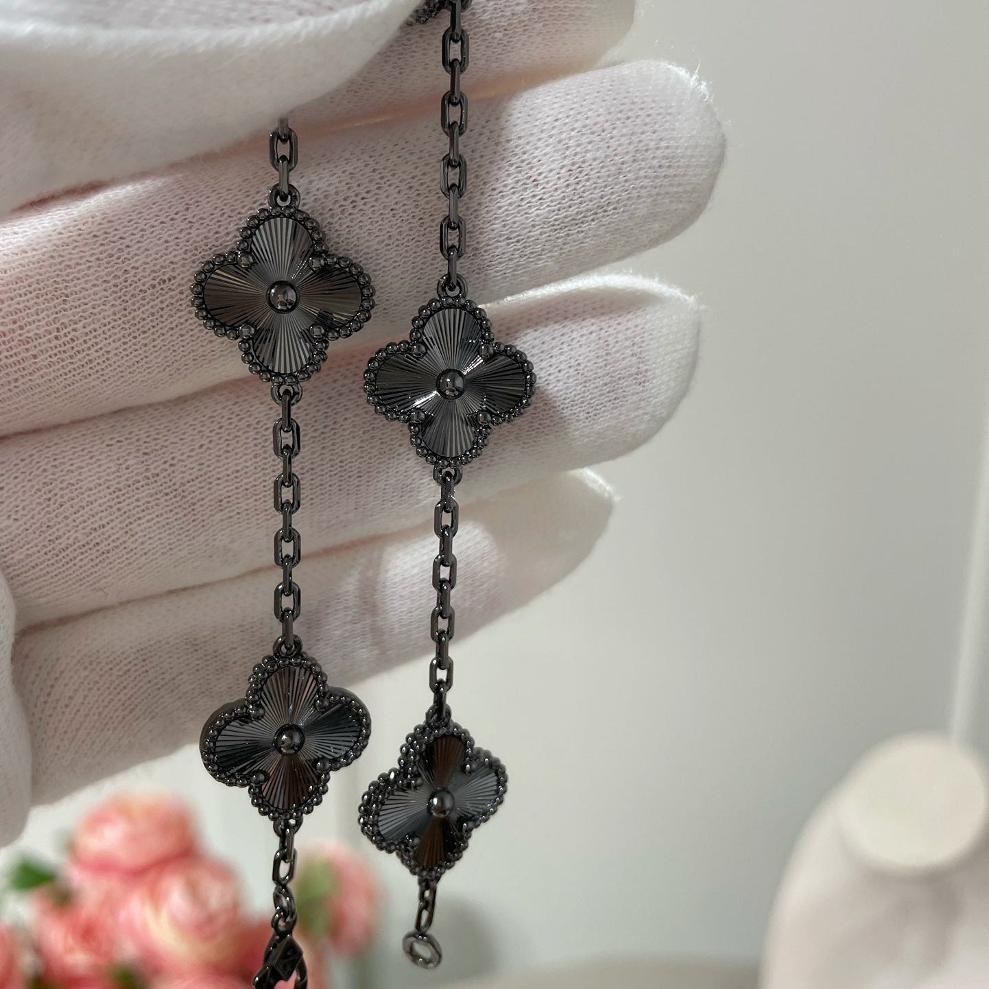 [Luna Brilliance]CLOVER 5 MOTIF BLACK BRACELET