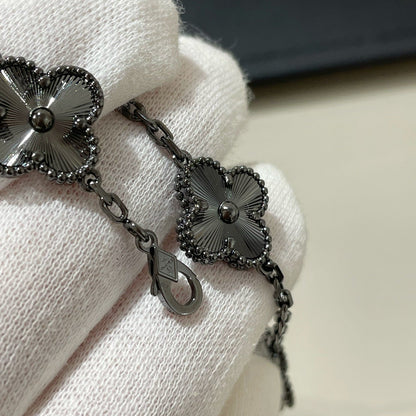 [Luna Brilliance]CLOVER 5 MOTIF BLACK BRACELET