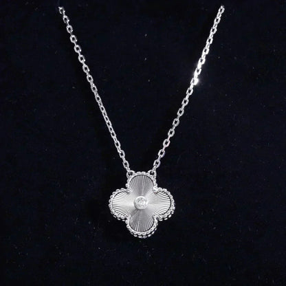 [Luna Brilliance]CLOVER  15MM DIAMOND LASER NECKLACE SILVER