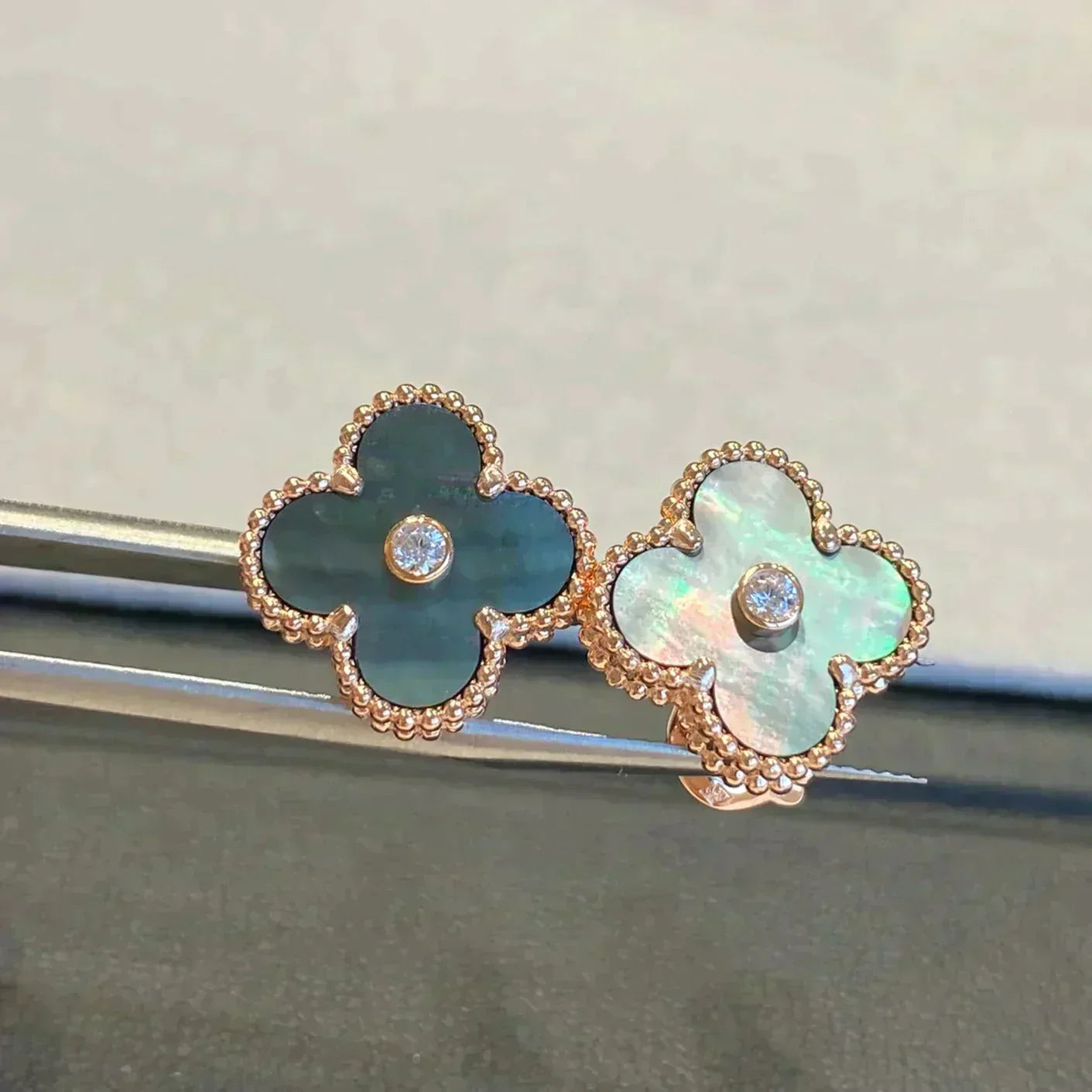 [Luna Brilliance]CLOVER MEDIUM 1 MOTIFS GRAY MOP  DIAMOND EARRINGS