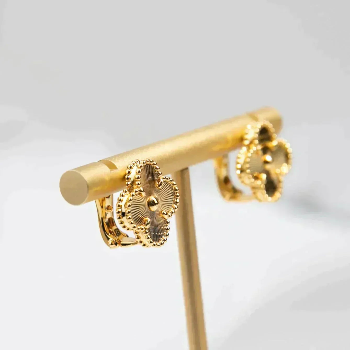 [Luna Brilliance]CLOVER MEDIUM 1 MOTIFS LASER EARRINGS