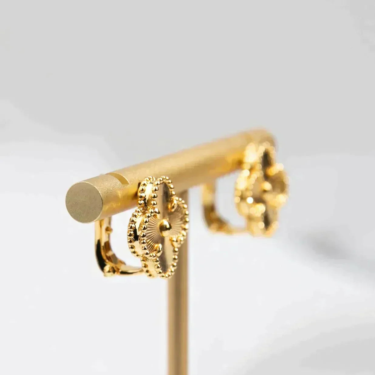 [Luna Brilliance]CLOVER MEDIUM 1 MOTIFS LASER EARRINGS