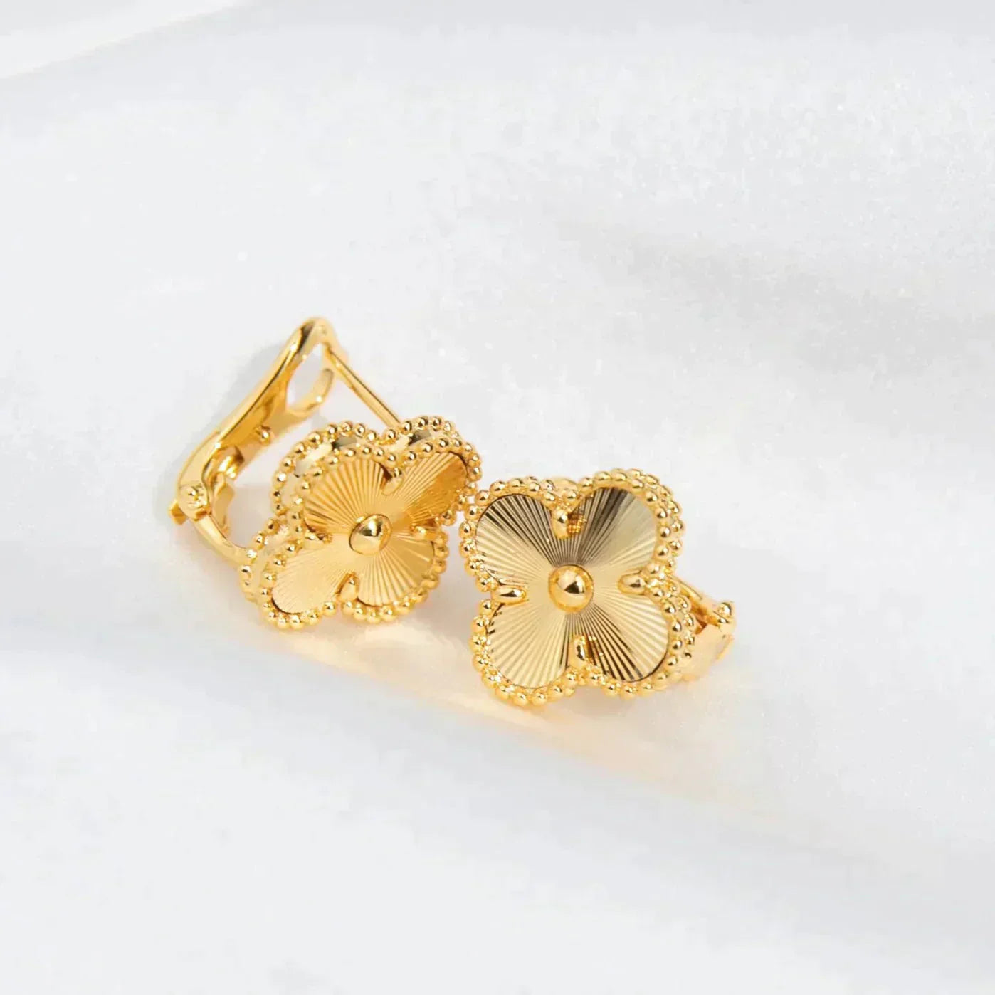[Luna Brilliance]CLOVER MEDIUM 1 MOTIFS LASER EARRINGS