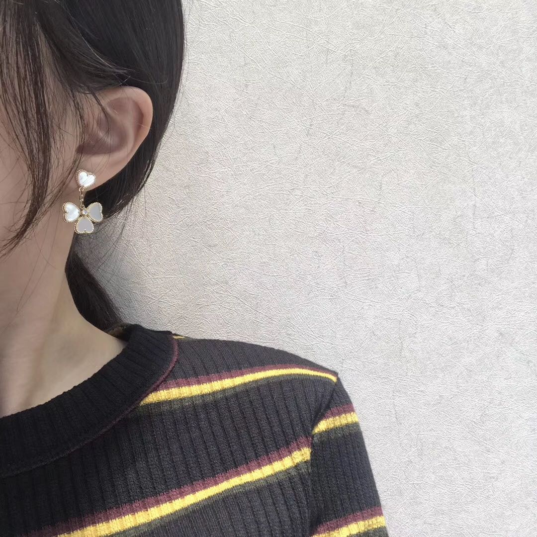 [Luna Brilliance]CLOVER SWEET WHITE MOP EARRINGS