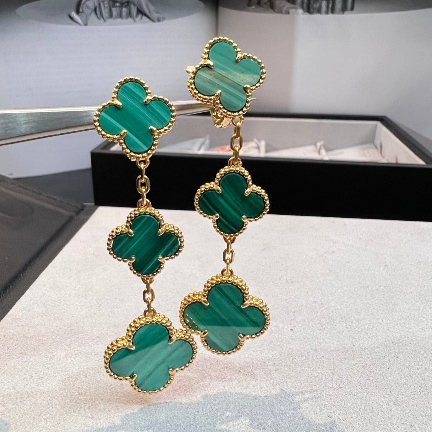 [Luna Brilliance]CLOVER MALACHITE 3 MOTIFS GOLD