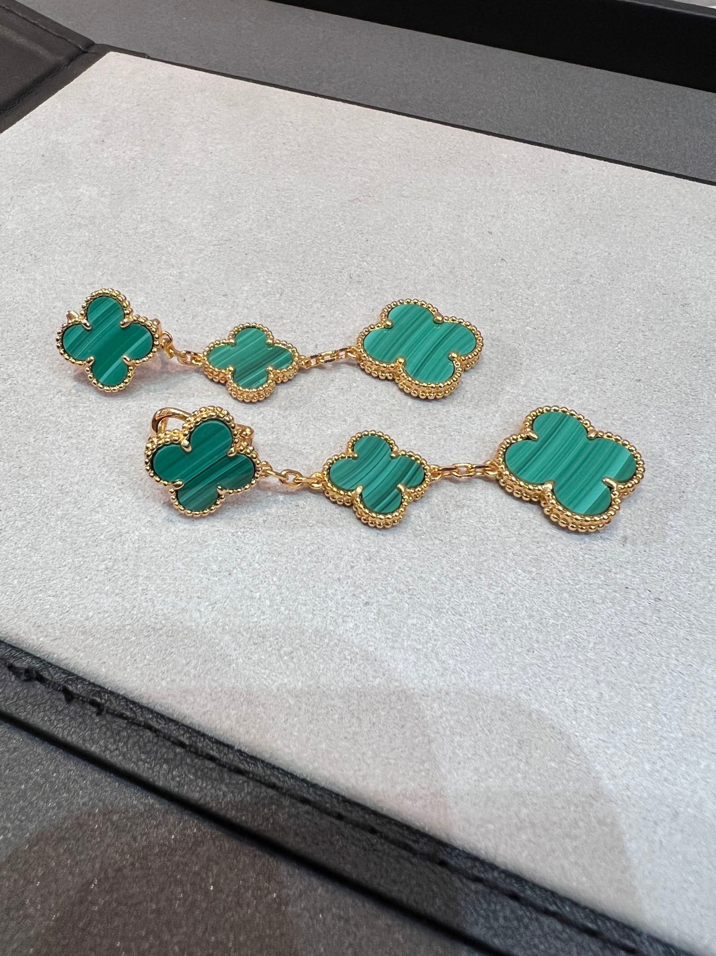 [Luna Brilliance]CLOVER MALACHITE 3 MOTIFS GOLD