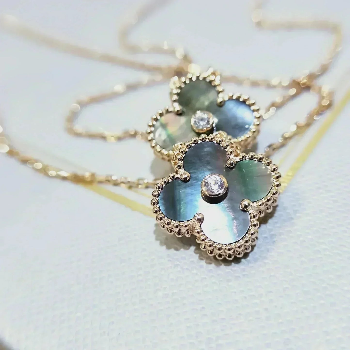 [Luna Brilliance]CLOVER 15MM DIAMOND AND MOTHER-OF-GREY NECKLACE