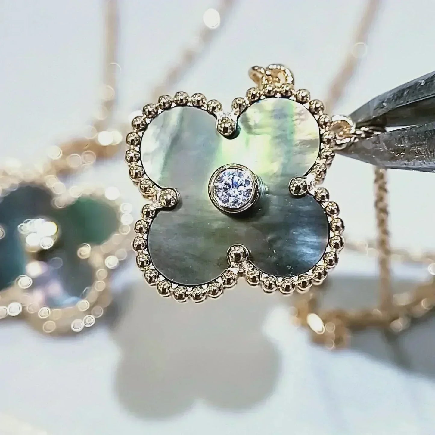 [Luna Brilliance]CLOVER 15MM DIAMOND AND MOTHER-OF-GREY NECKLACE