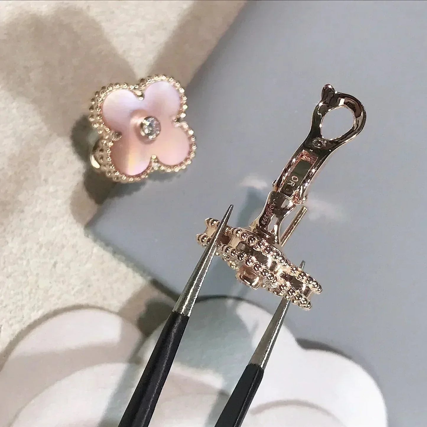 [Luna Brilliance]CLOVER MEDIUM 1 MOTIFS  PINK MOP DIAMOND EARRINGS