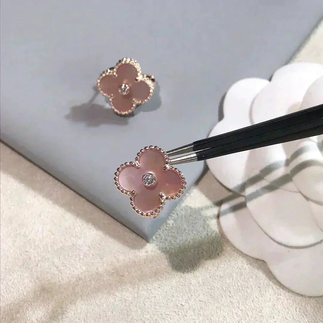 [Luna Brilliance]CLOVER MEDIUM 1 MOTIFS  PINK MOP DIAMOND EARRINGS