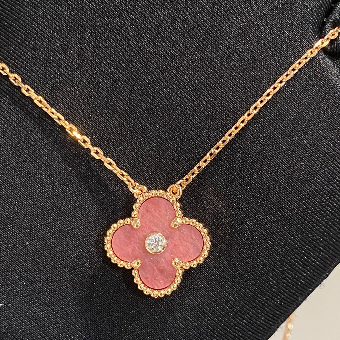 [Luna Brilliance]CLOVER 15MM DIAMOND RHODONITE NECKLACE