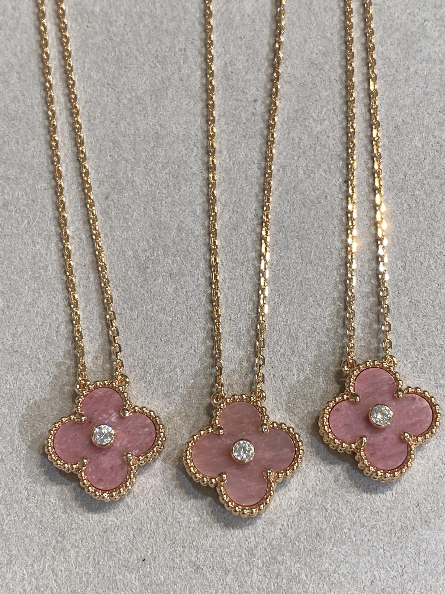 [Luna Brilliance]CLOVER 15MM DIAMOND RHODONITE NECKLACE