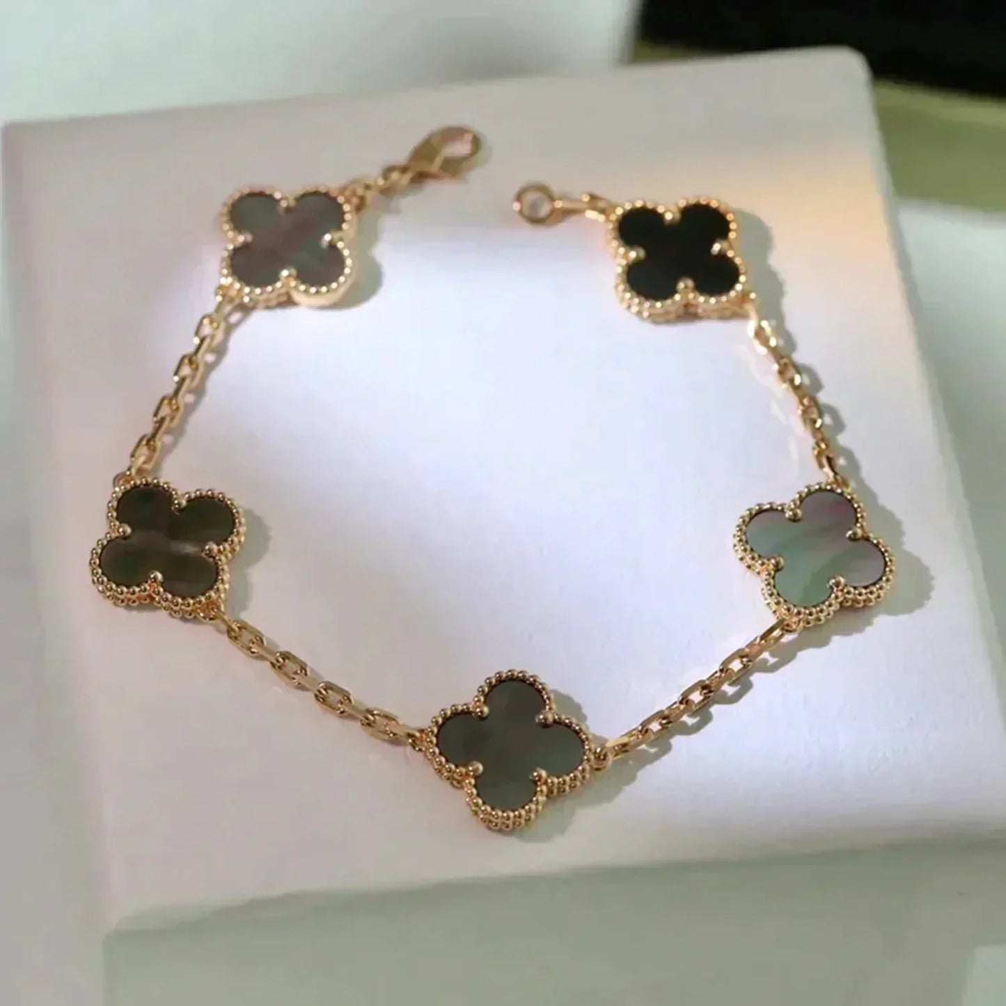 [Luna Brilliance]CLOVER 5 MOTIF GRAY MOP  BRACELET