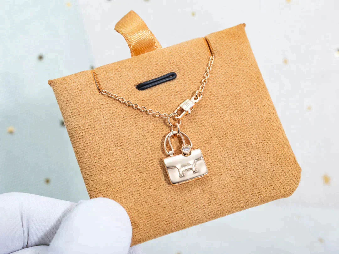 [Luna Brilliance]AMULETTE PEDANT ROSE GOLD NECKLACE
