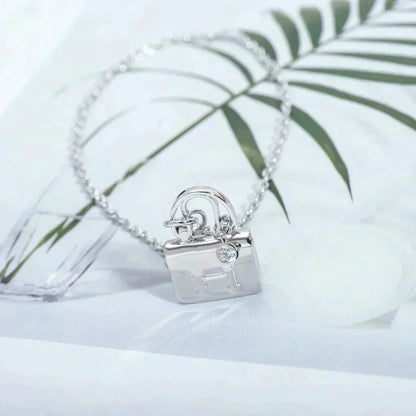 [Luna Brilliance]AMULETTE PEDANT SILVER NECKLACE