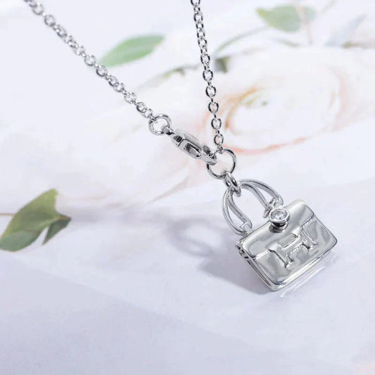 [Luna Brilliance]AMULETTE PEDANT SILVER NECKLACE