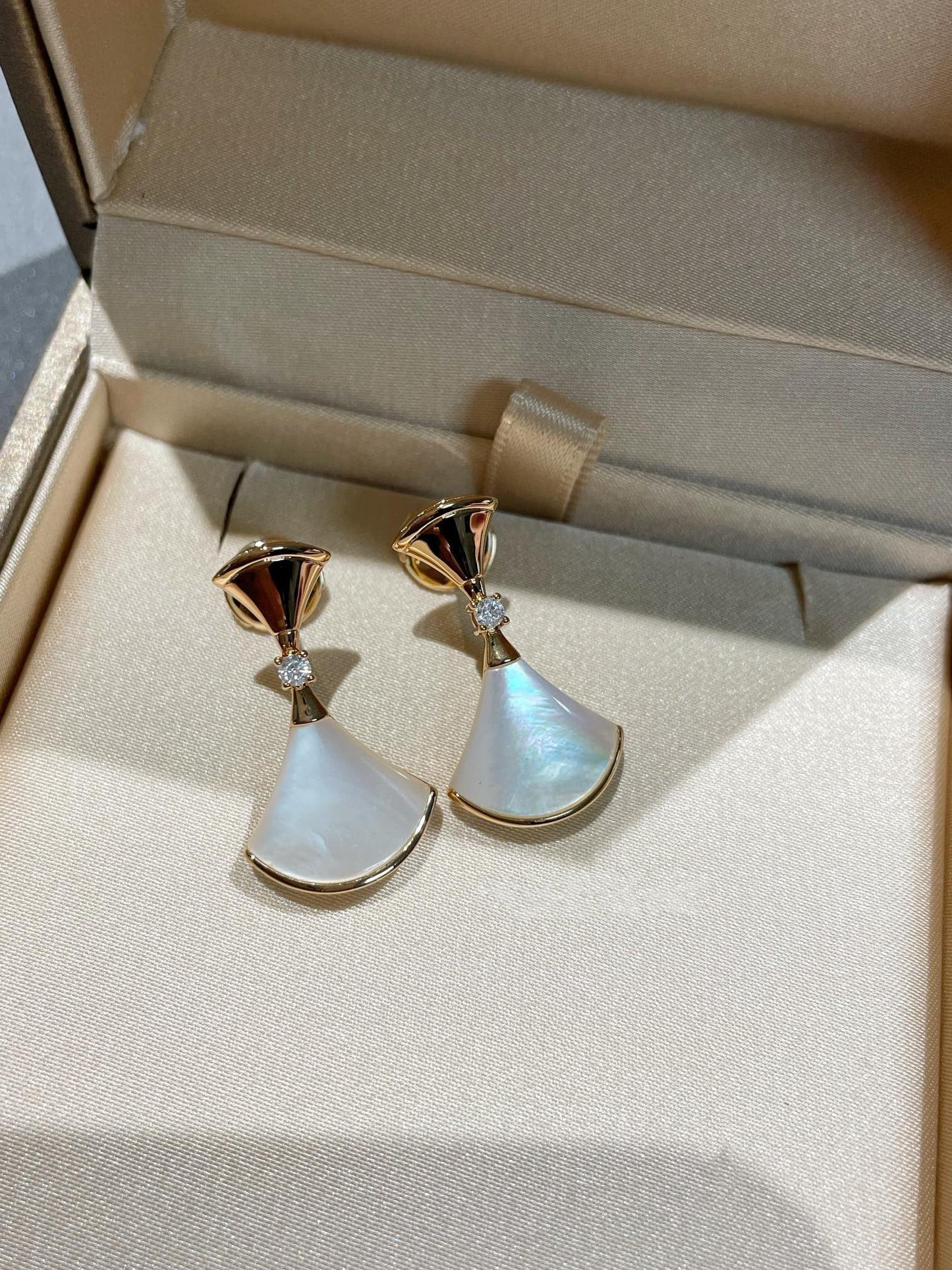 [Luna Brilliance]DREAM MOP 1 DIAMOND EARRINGS