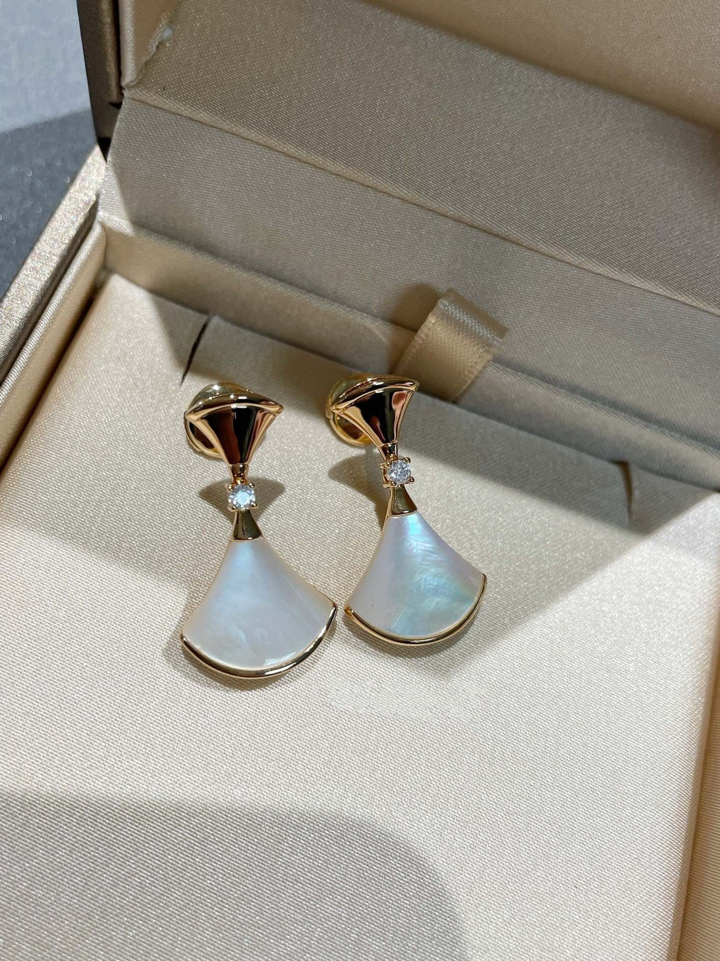 [Luna Brilliance]DREAM MOP 1 DIAMOND EARRINGS