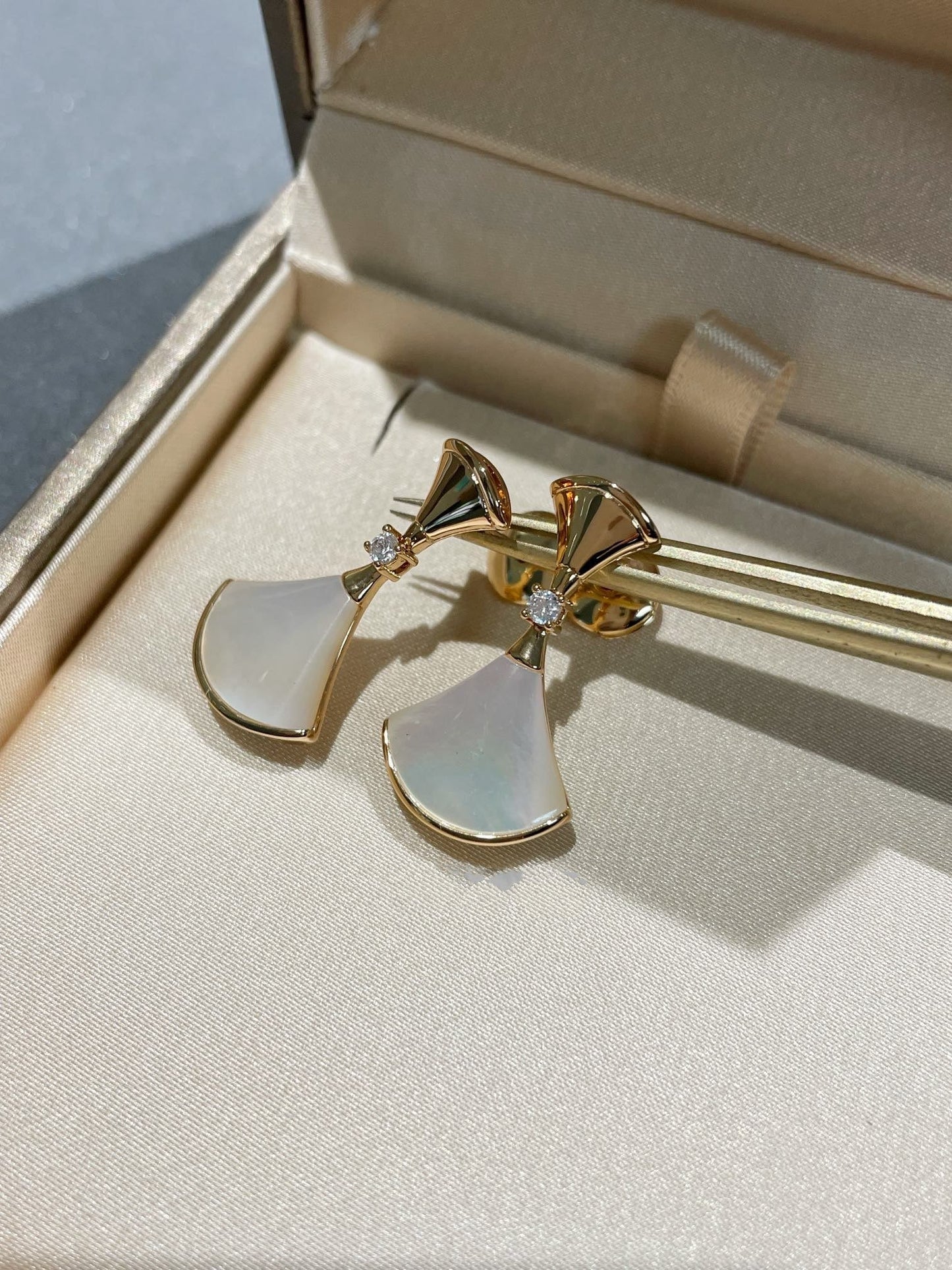 [Luna Brilliance]DREAM MOP 1 DIAMOND EARRINGS