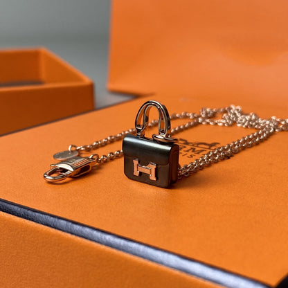 [Luna Brilliance]CONSTANCE BLACK PEDANT PINK GOLD NECKLACE