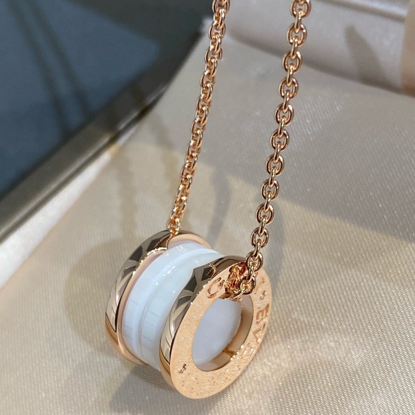 [Luna Brilliance]ZERO 1 WHITE CERAMIC PINK GOLD NECKLACE