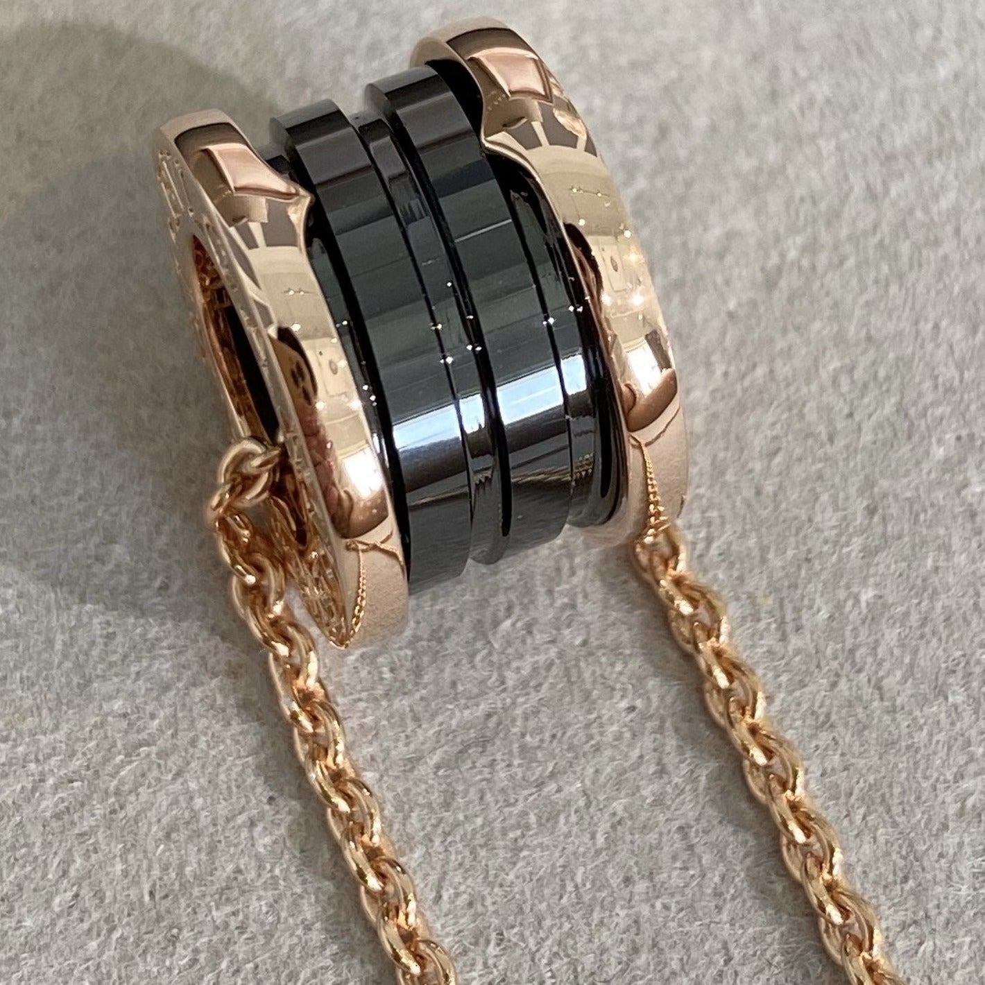 [Luna Brilliance]ZERO 1 BLACK CERAMIC PINK GOLD NECKLACE