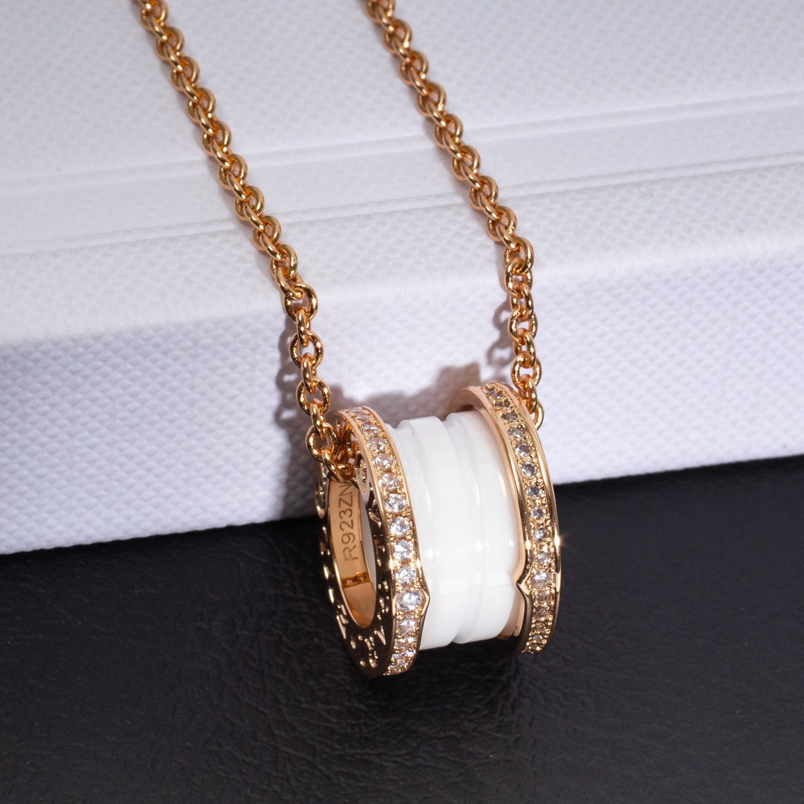 [Luna Brilliance]ZERO 1 WHITE CERAMIC PINK GOLD DIAMOND NECKLACE