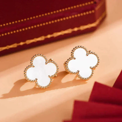 [Luna Brilliance]CLOVER MEDIUM 1 MOTIFS  WHITE MOP STUD EARRINGS