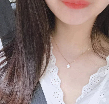 [Luna Brilliance]CLOVER MINI 9.5MM WHITE MOTHER-OF-PEARL NECKLACE