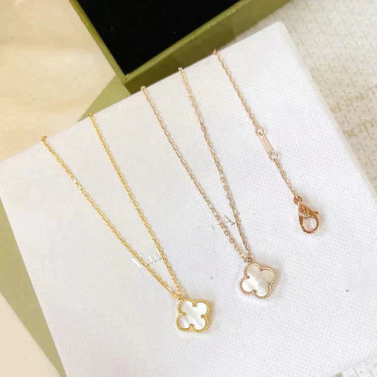 [Luna Brilliance]CLOVER MINI 9.5MM WHITE MOTHER-OF-PEARL NECKLACE