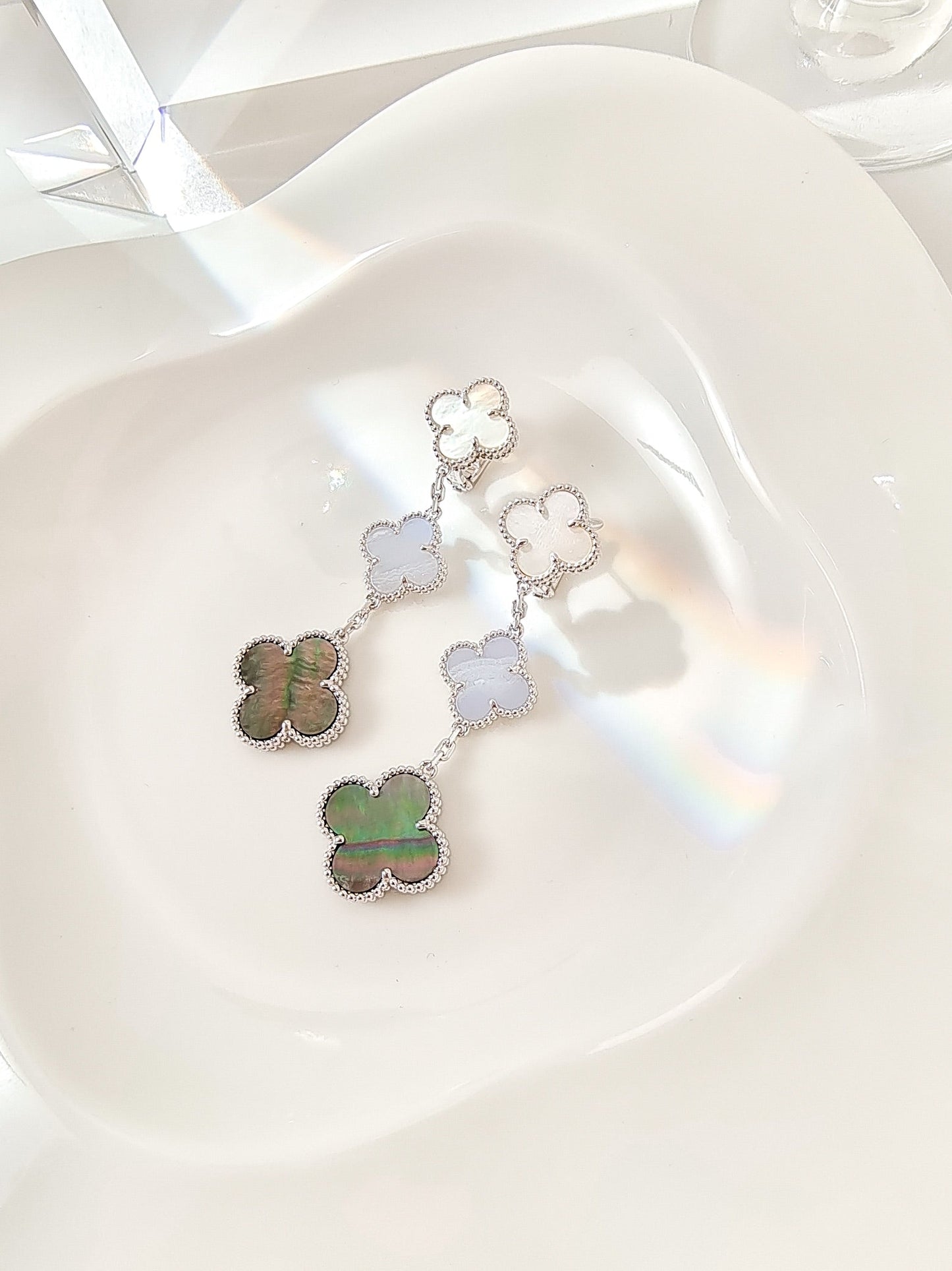 [Luna Brilliance]CLOVER 3 MOTIFS CHALCEDONY DARK MOP SILVER EARRINGS
