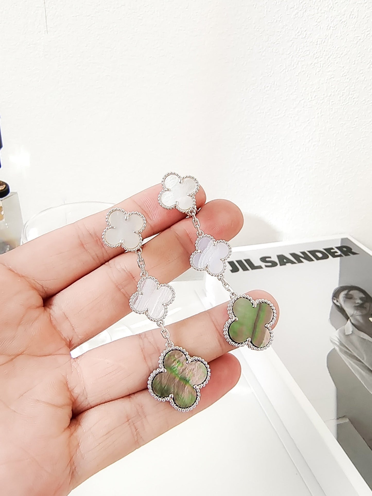 [Luna Brilliance]CLOVER 3 MOTIFS CHALCEDONY DARK MOP SILVER EARRINGS