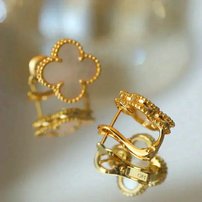 [Luna Brilliance]CLOVER MEDIUM 1 MOTIFS  WHITE MOP STUD EARRINGS