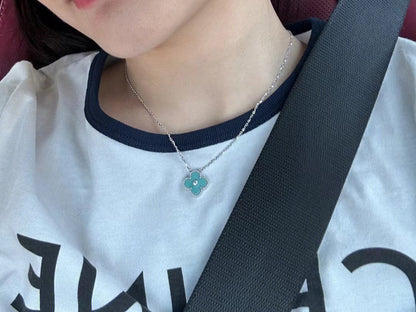 [Luna Brilliance]CLOVER 1 DIAMOND LIGHT BLUE SILVER NECKLACE