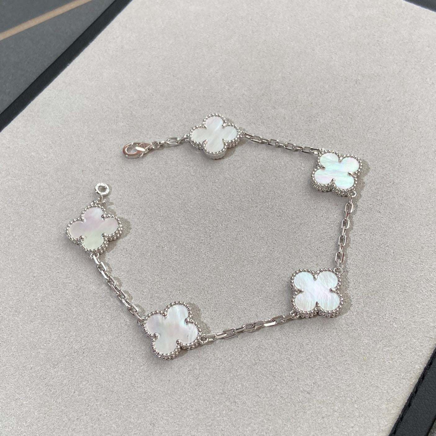[Luna Brilliance]CLOVER SILVER MOP 5 MOTIF BRACELET