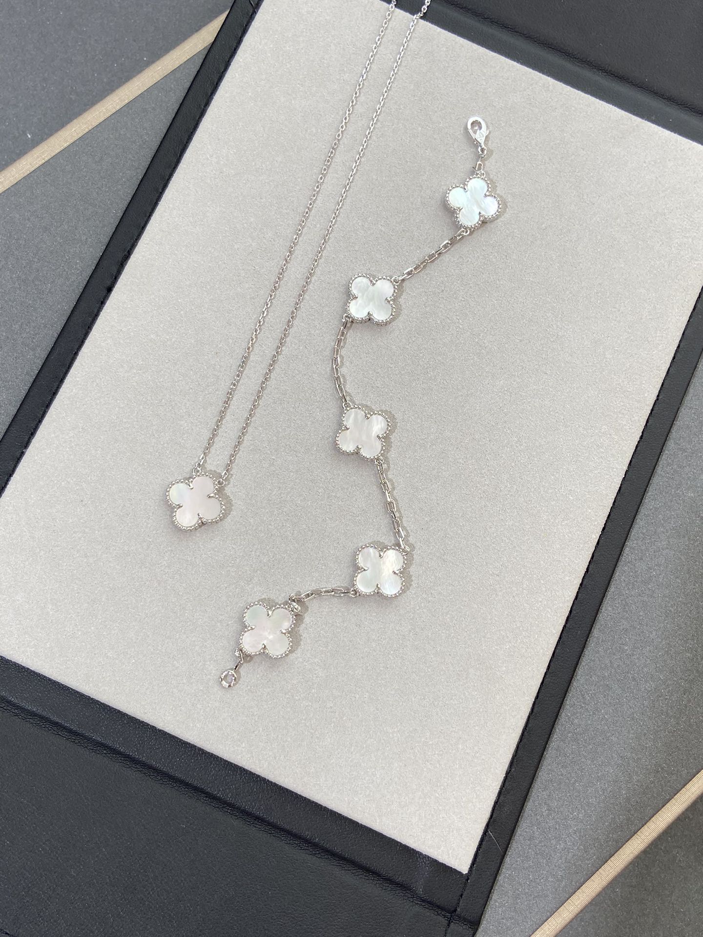 [Luna Brilliance]CLOVER SILVER MOP 5 MOTIF BRACELET