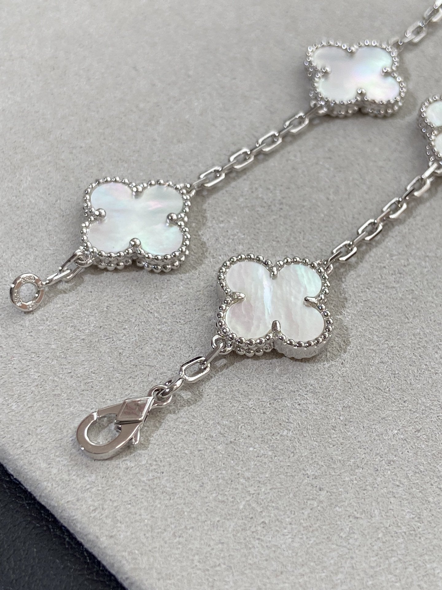 [Luna Brilliance]CLOVER SILVER MOP 5 MOTIF BRACELET