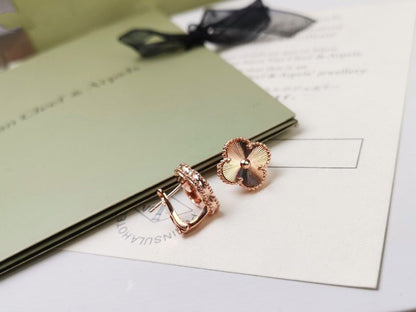 [Luna Brilliance]CLOVER MEDIUM STUD EARRINGS