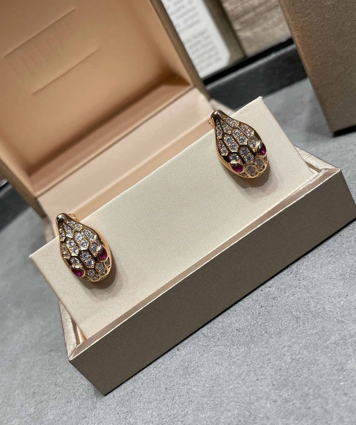 [Luna Brilliance]SERPENT DIAMOND STUD EARRINGS