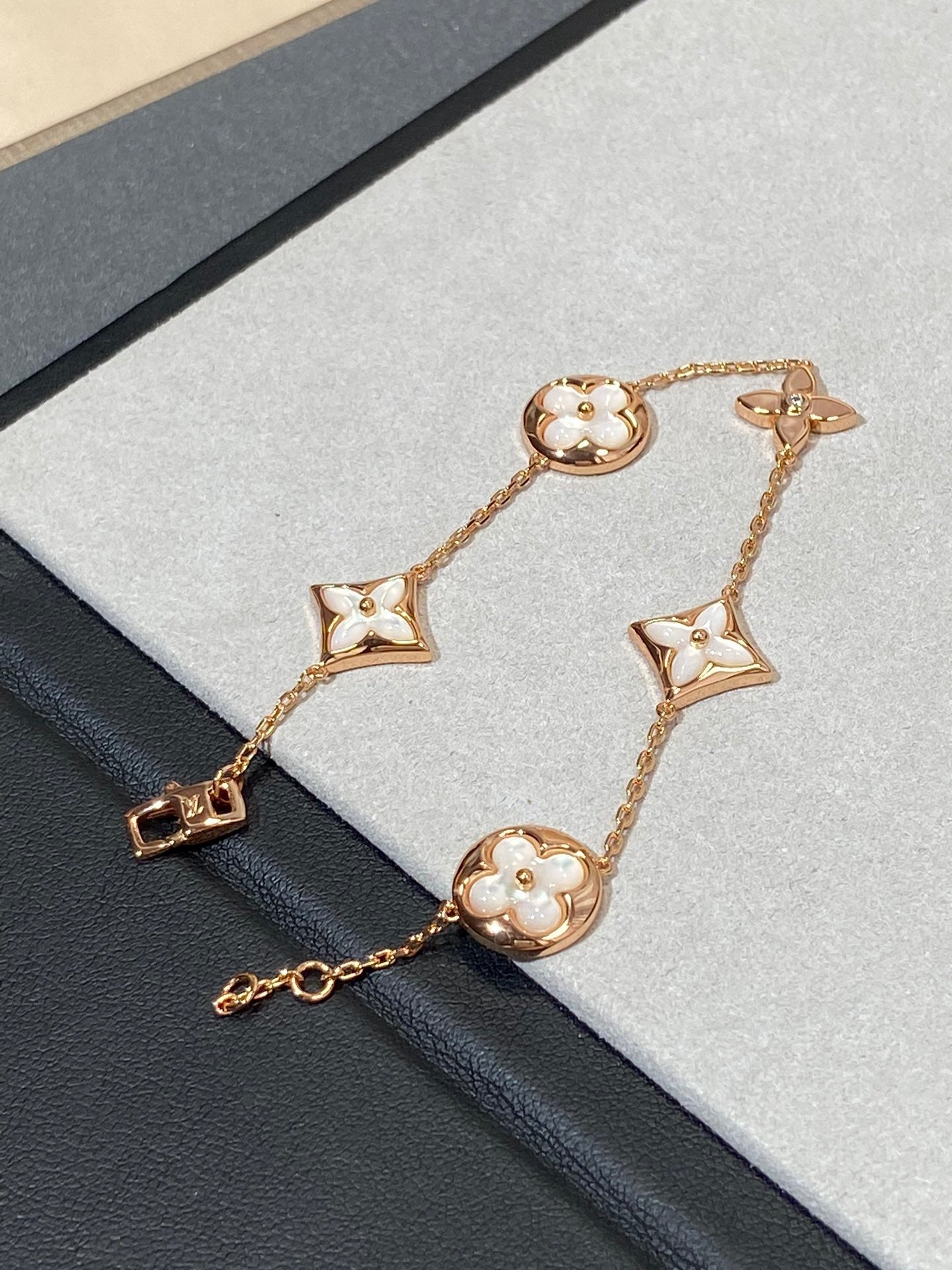 [Luna Brilliance]STAR AND SUN 5 MOTIF MOP PINK GOLD BRACELET
