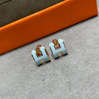 [Luna Brilliance]POP H SKY BLUE STUD EARRINGS