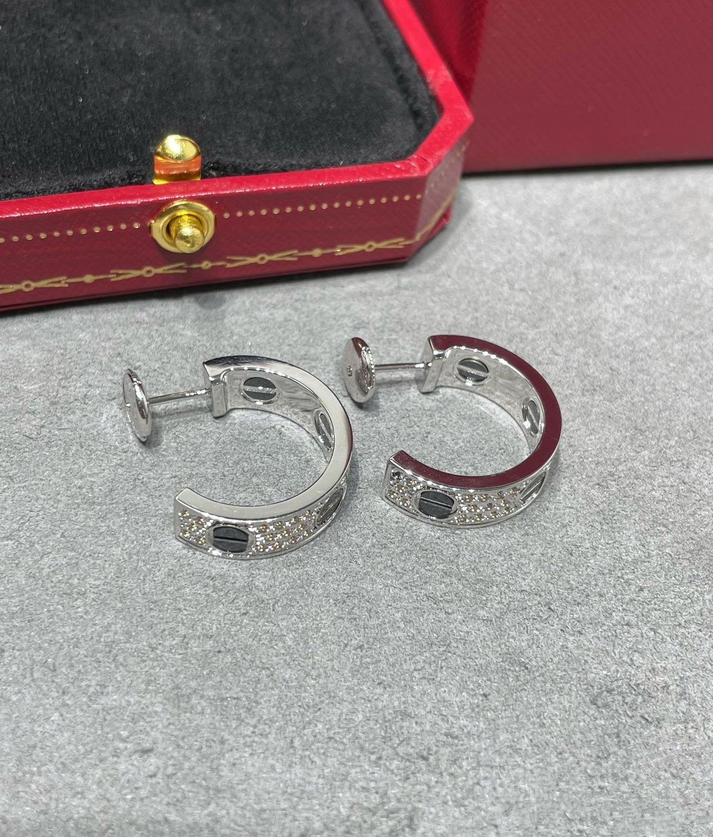 [Luna Brilliance]LOVE CERAMIC DIAMOND PAVED SILVER EARRINGS