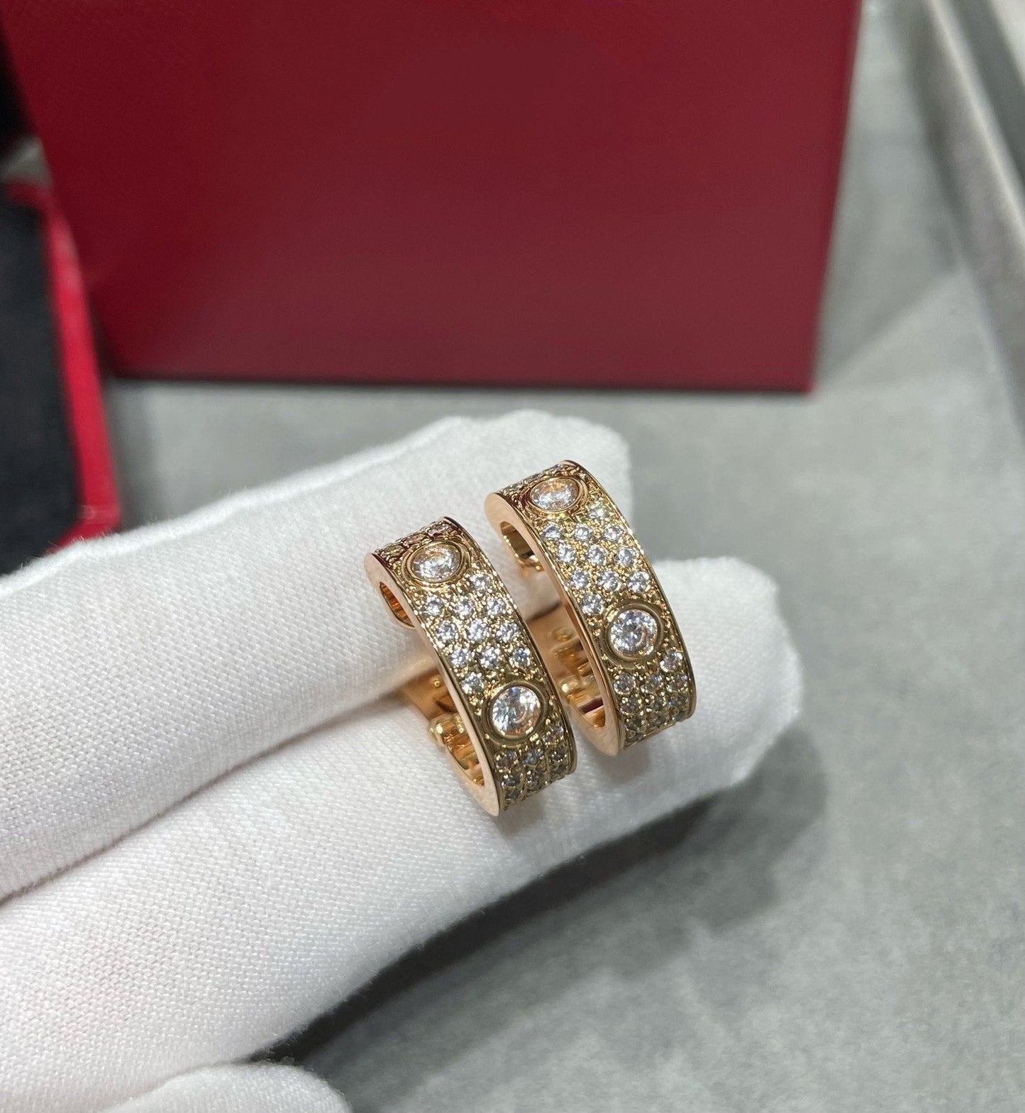 [Luna Brilliance]LOVE 5.5MM DIAMOND PAVED EARRINGS