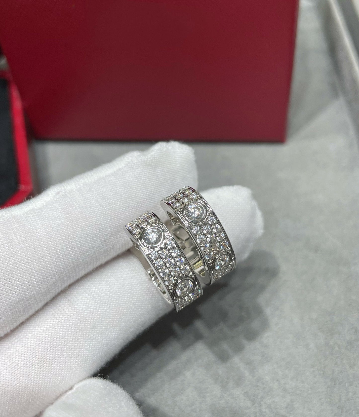 [Luna Brilliance]LOVE 5.5MM DIAMOND PAVED EARRINGS