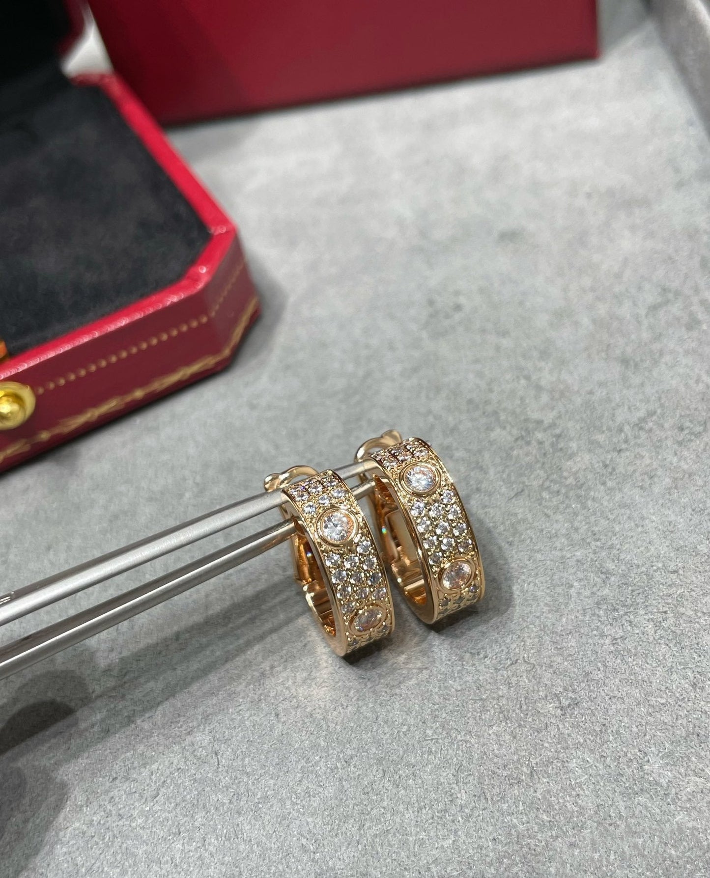 [Luna Brilliance]LOVE 5.5MM DIAMOND PAVED EARRINGS