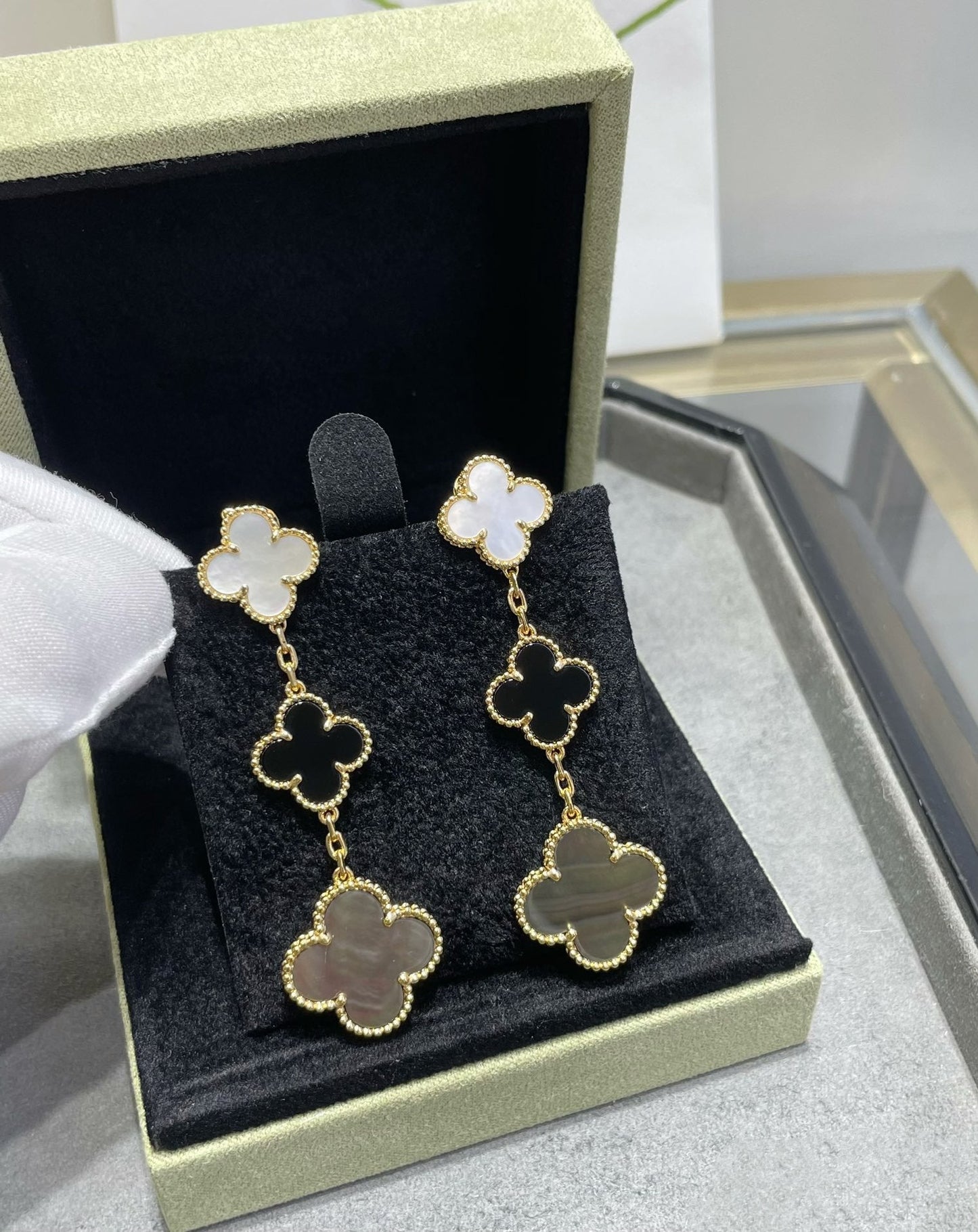 [Luna Brilliance]CLOVER 3 MOTIF MOP ONYX DARK MOP PINK GOLD EARRINGS