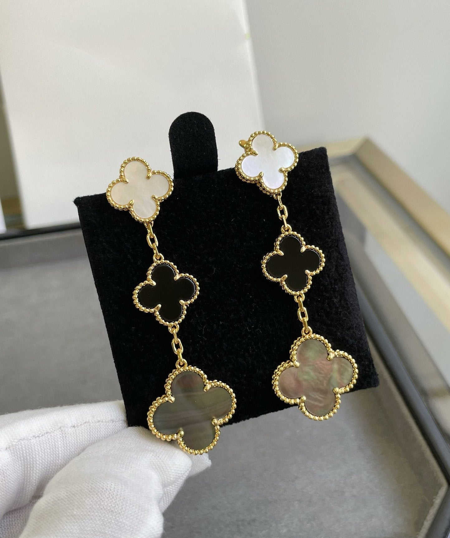 [Luna Brilliance]CLOVER 3 MOTIF MOP ONYX DARK MOP PINK GOLD EARRINGS