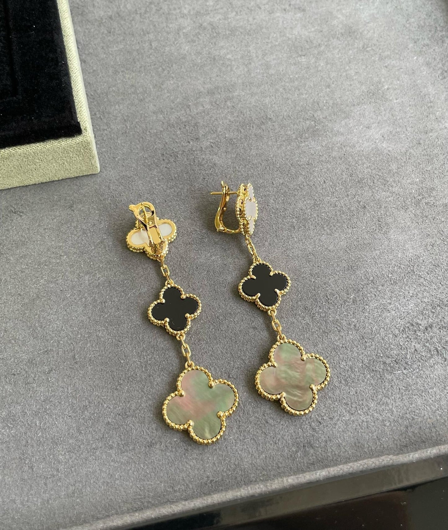 [Luna Brilliance]CLOVER 3 MOTIF MOP ONYX DARK MOP PINK GOLD EARRINGS