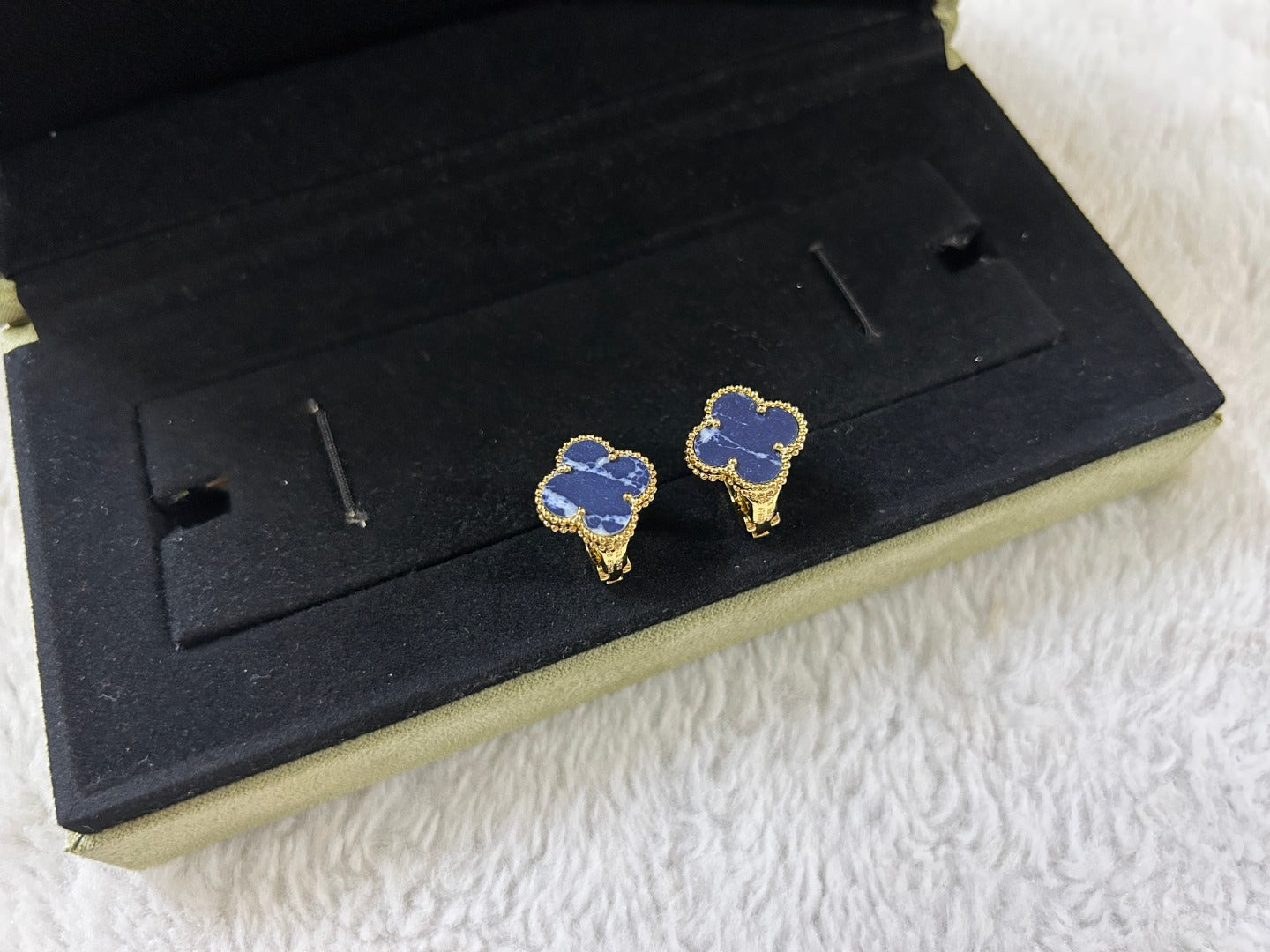 [Luna Brilliance]CLOVER PIETERSITE MEDIUM STUD EARRINGS