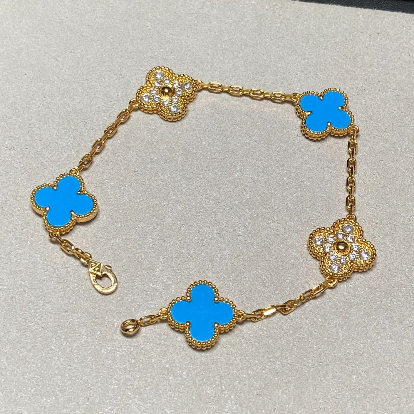 [Luna Brilliance]CLOVER 5 MOTIF BLUE CHALCEDONY DIAMOND GOLD BRACELET